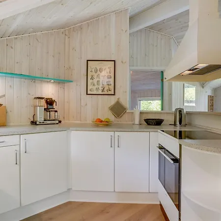 Bole - 400m From The Sea By Interhome