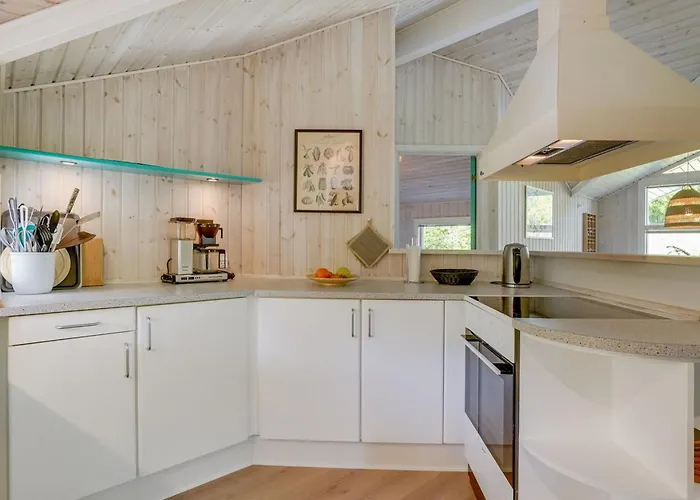 Bole - 400m From The Sea By Interhome